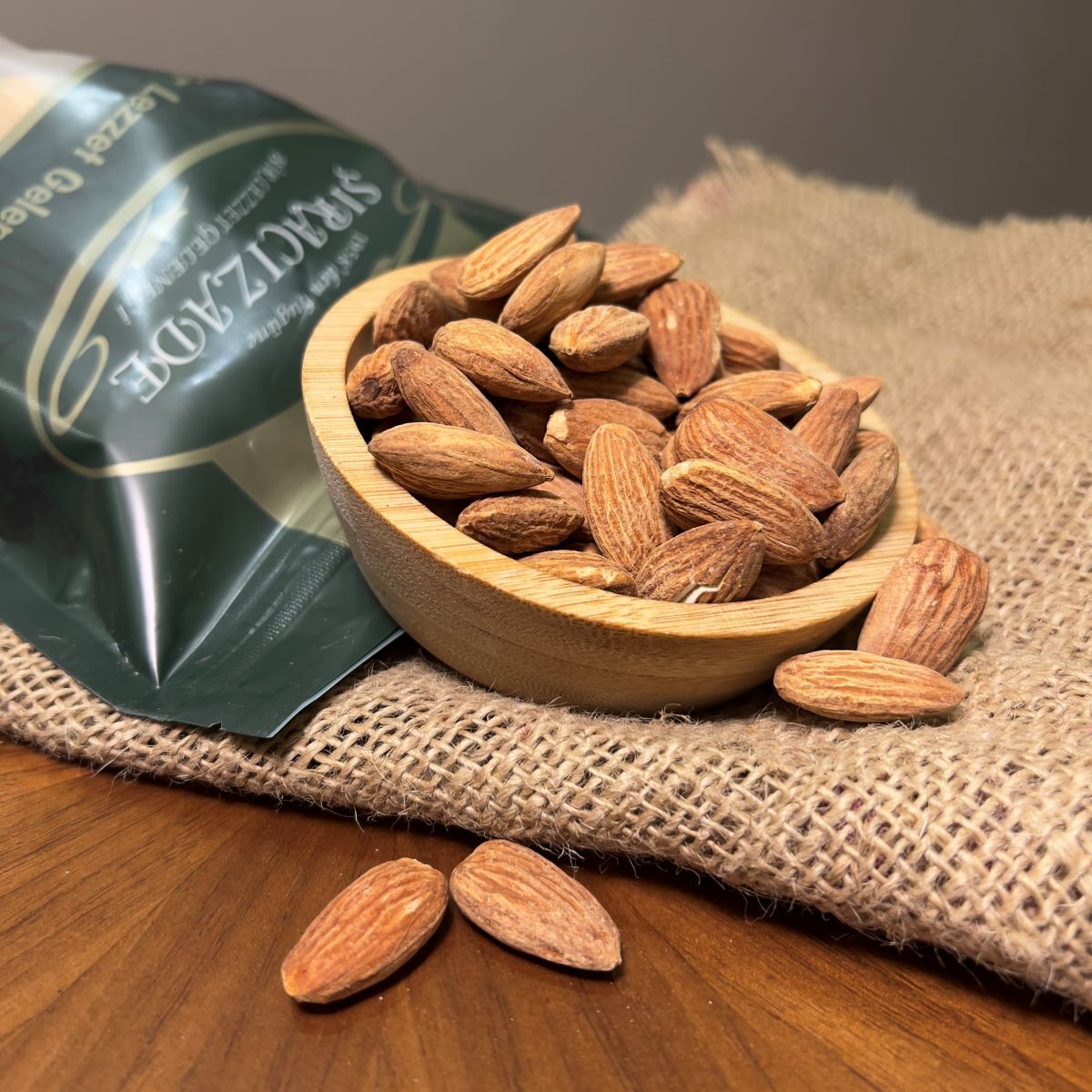 Kavrulmuş Tuzlu Badem