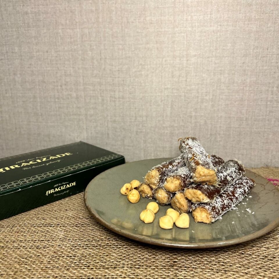 Hindistan Cevizli Fındık Ezmeli Sarma