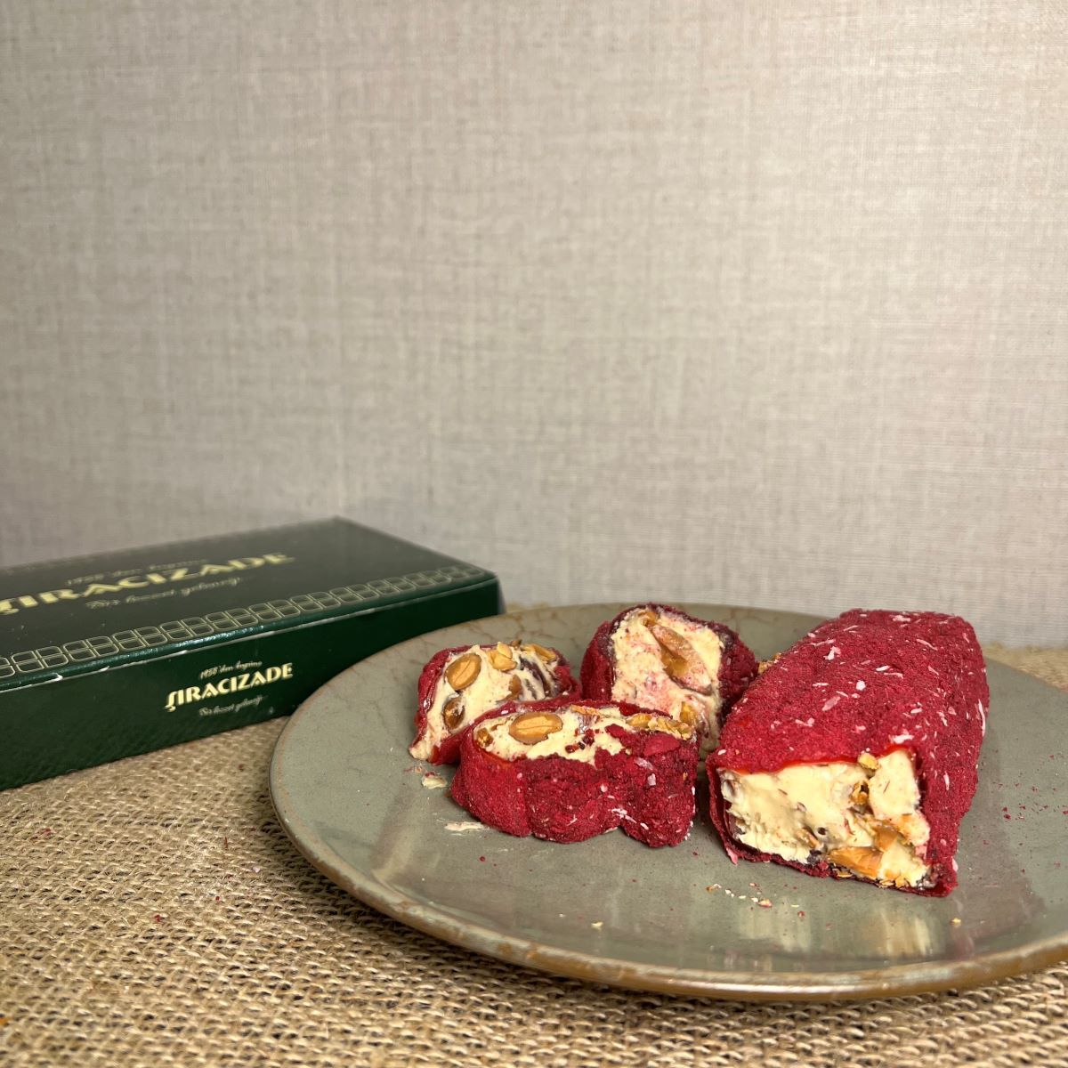 Frambuazlı Fındık Ezmeli  Türk Lokumu