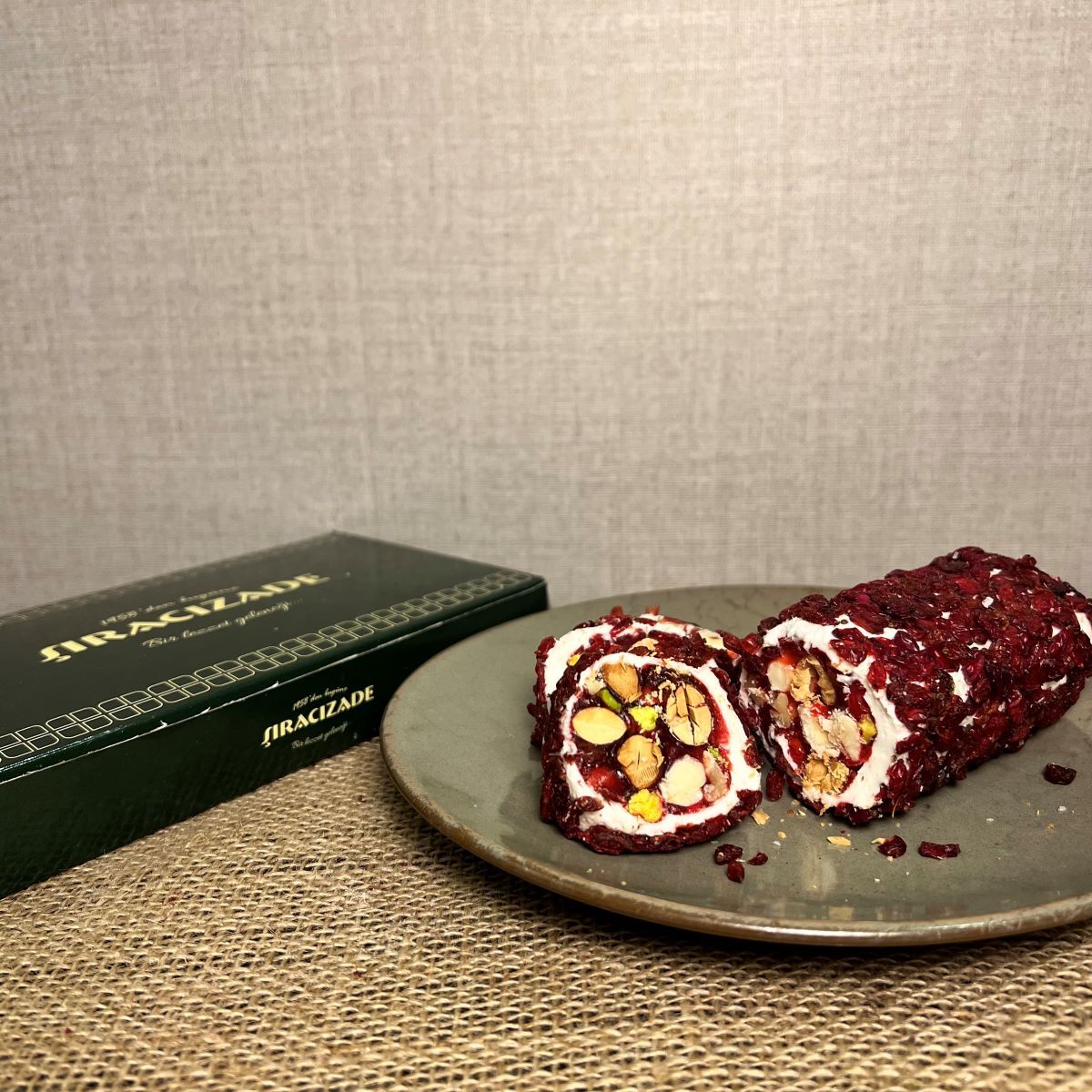 Zereşk Üzümlü Kuruyemişli Türk Lokumu